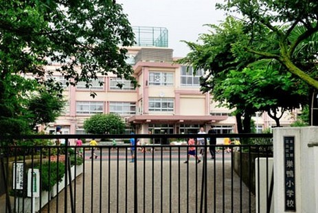 小学校　豊島区立 巣鴨小学校（小学校）まで281m