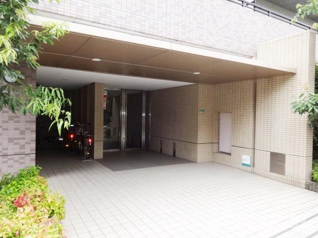 玄関　エントランスはこちらです。