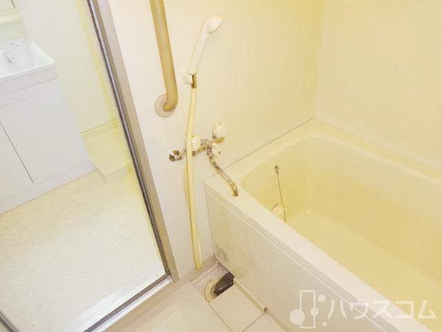 バス・シャワールーム　お風呂とトイレは別です。