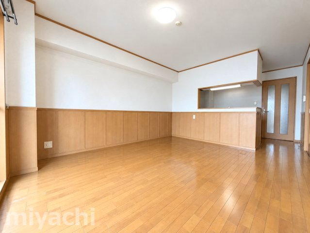 ＪＲ高徳線 吉成駅 徒歩29分 3階建 築22年の居間写真