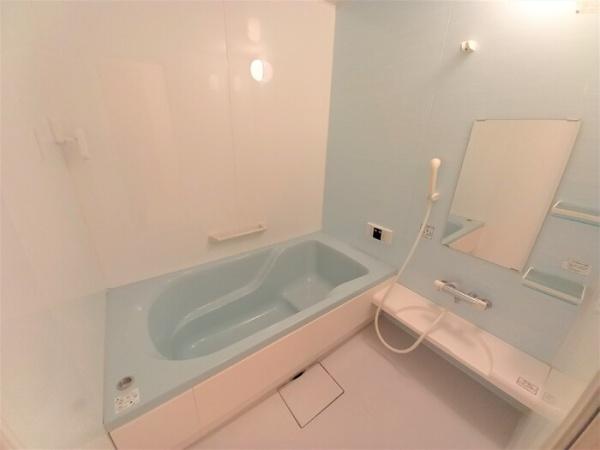 バス・シャワールーム　写真は同タイプの別のお部屋のものです。