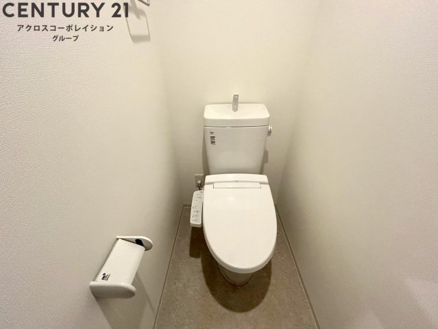 トイレ　温水洗浄便座付きのトイレです♪