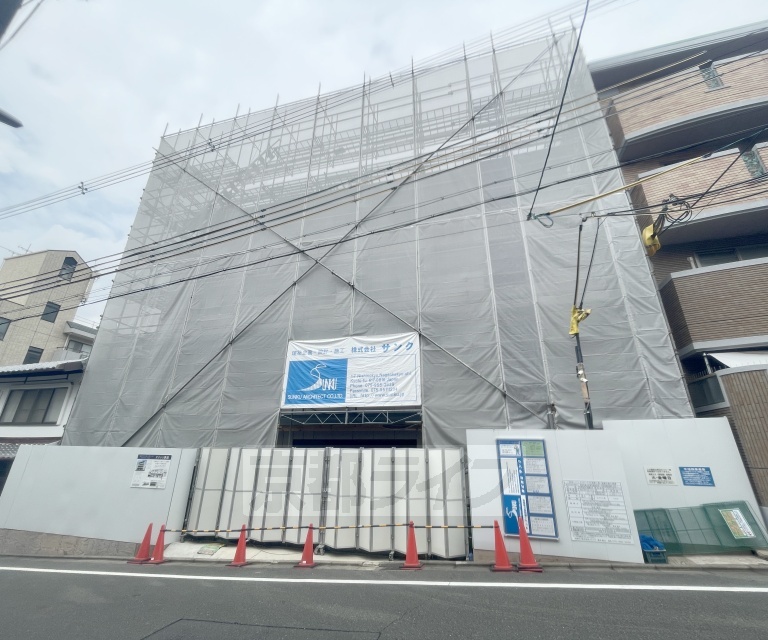 建物外観　・建築中