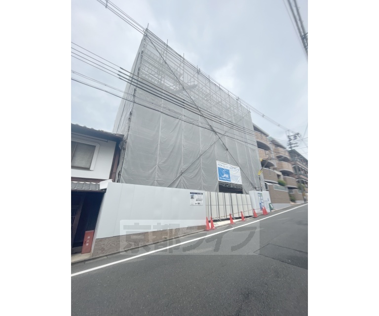 建物外観　・建築中