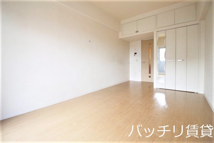 居室・リビング　写真は別号室の為、現状優先になります。