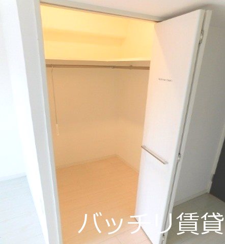 収納　写真は別号室の為、現状優先になります。