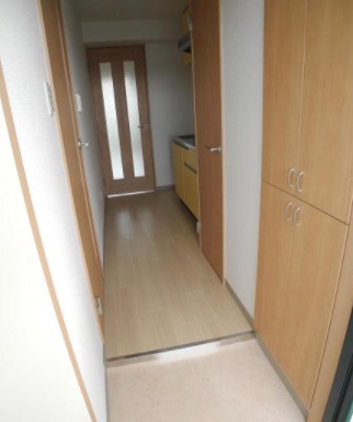 玄関　反転タイプのお部屋です