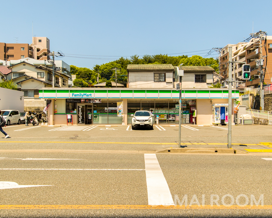 コンビニ　ファミリーマート福岡高取一丁目店（コンビニ）まで30m