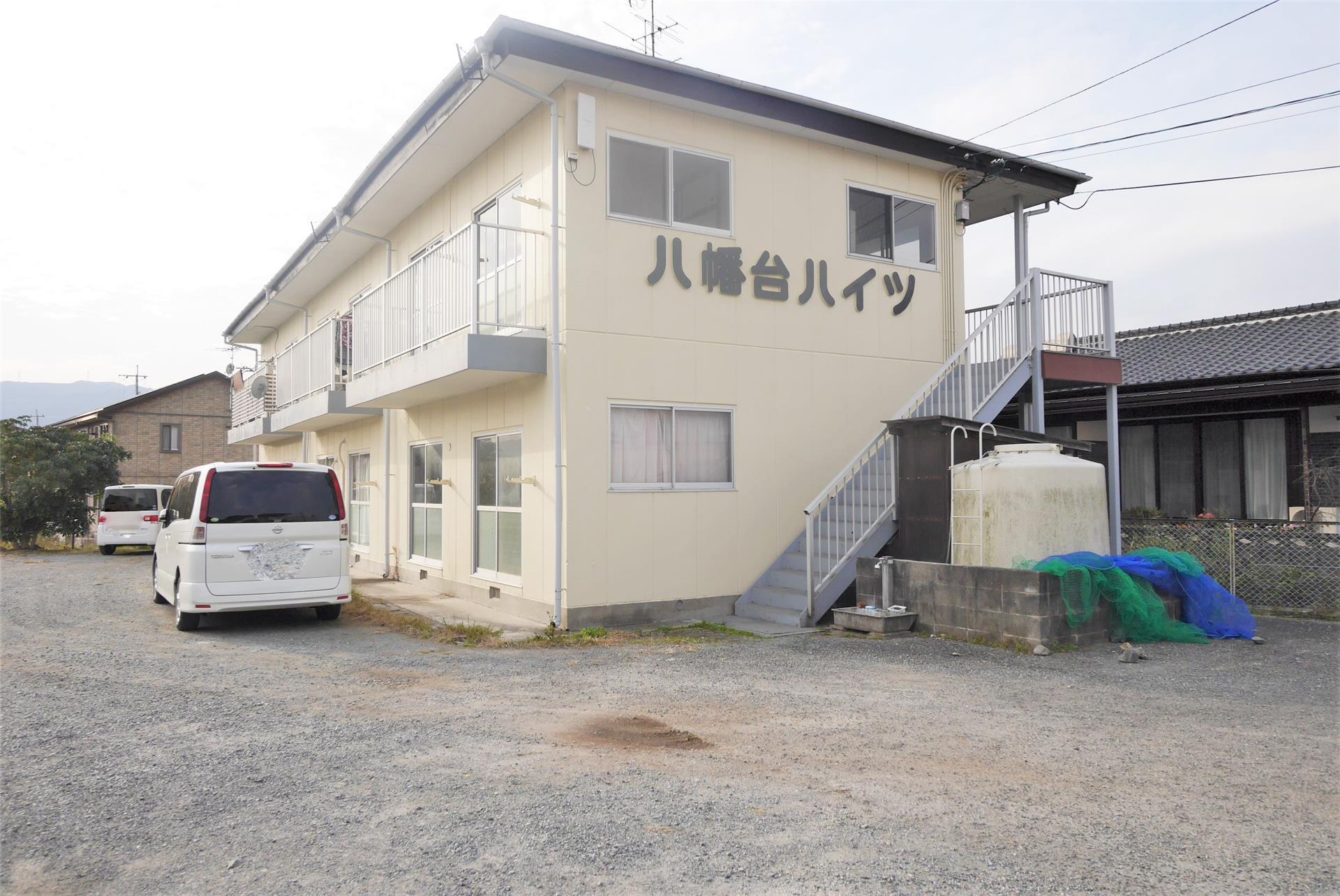 八幡台ハイツの建物外観