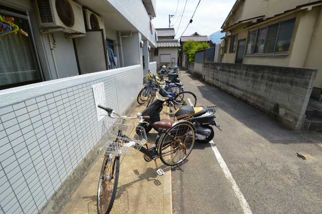 ショッピングセンター　ワッツウィズ海田市駅前ハローズ店（ショッピングセンター）まで331m