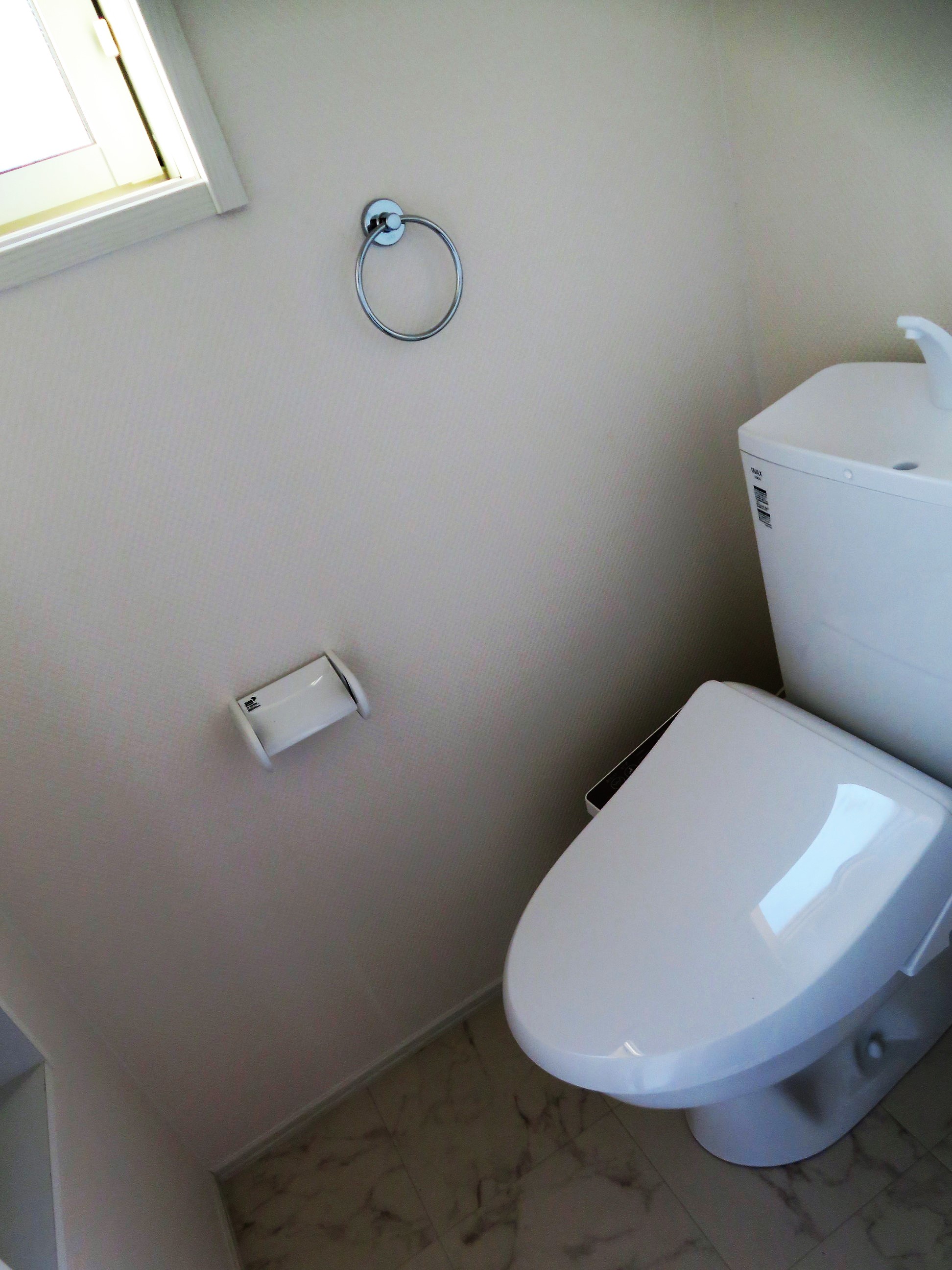トイレ　ウォシュレットトイレ付。