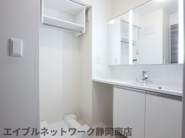 洗面設備　広い洗面スペース