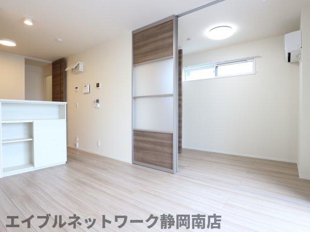 居室・リビング　こちらのリビングで趣味の時間をお楽しみください