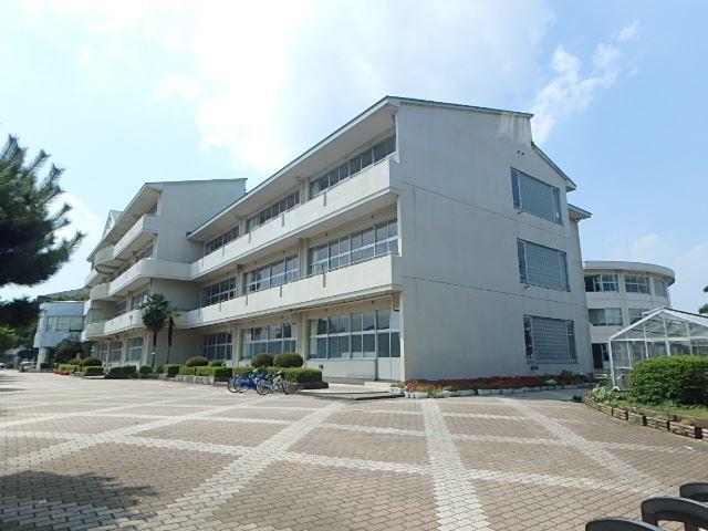 小学校　市立泉が丘小学校（小学校）まで170m