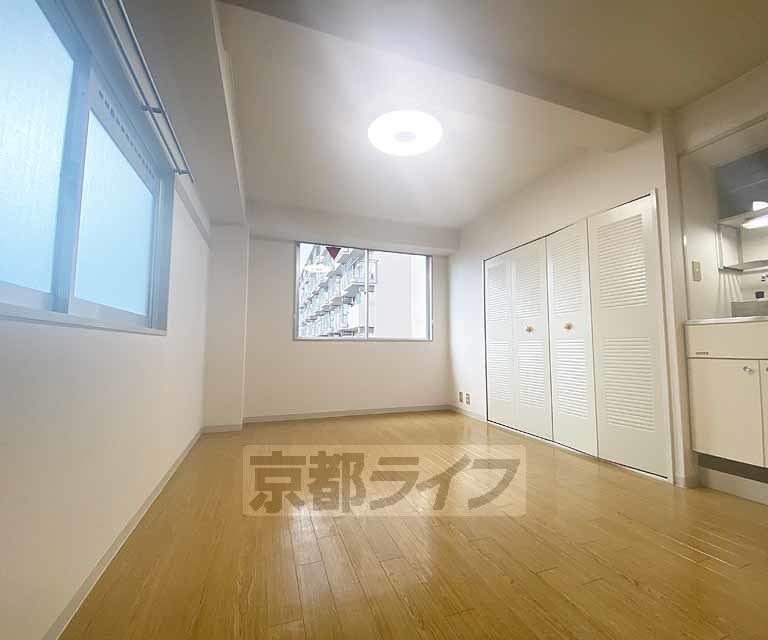 居室・リビング　大きめの収納があり、住みやすいお部屋です！