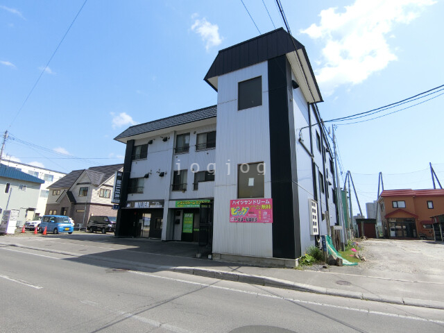 函館市白鳥町のマンションの建物外観