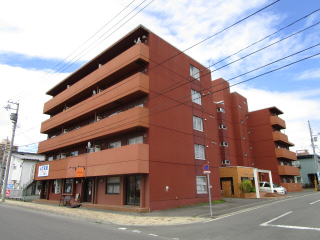 釧路市浪花町のマンションの建物外観