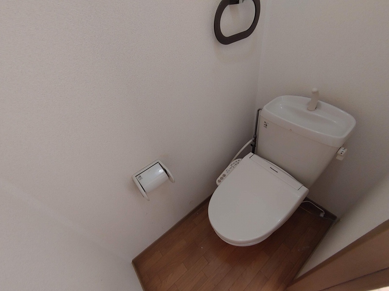 トイレ　温水洗浄便座付き