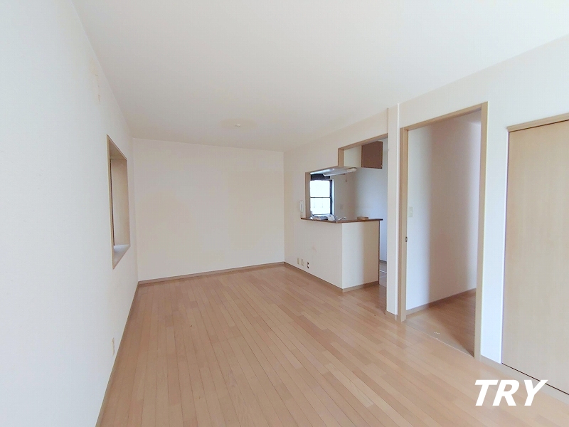 居室・リビング　カウンターキッチンのリビング