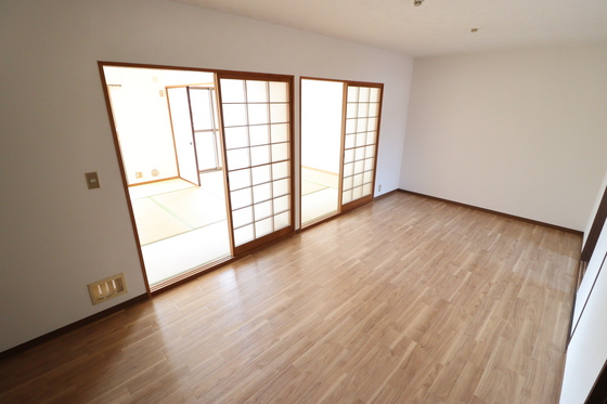 居室・リビング　※別号室の写真です