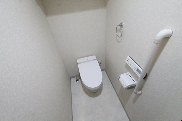 トイレ　ウォシュレット完備。暖房便座なので寒い冬でも心地よく座れます