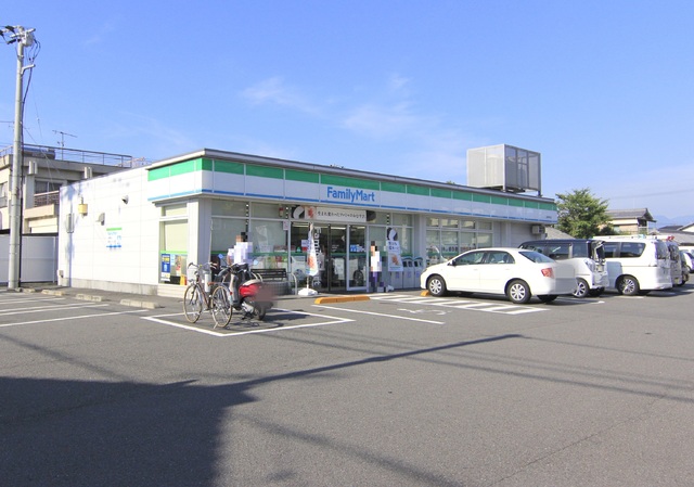 【松山市南斎院町のアパートのコンビニ】