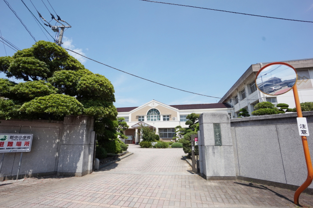 【レオパレスプレミール鳥の木の小学校】