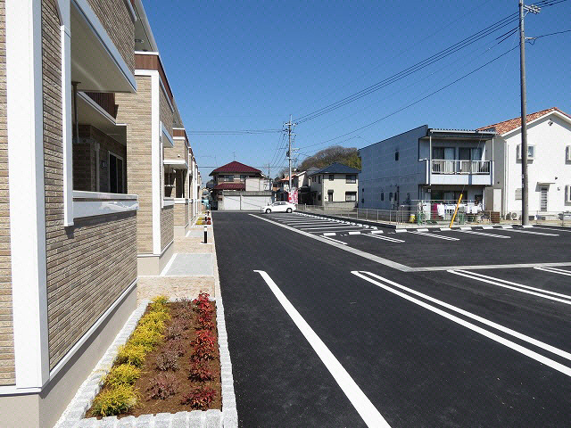 【浅口市鴨方町六条院東のアパートの駐車場】