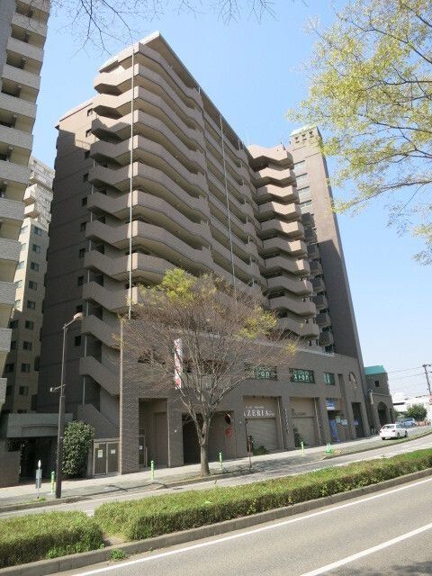 八千代市緑が丘のマンションの建物外観