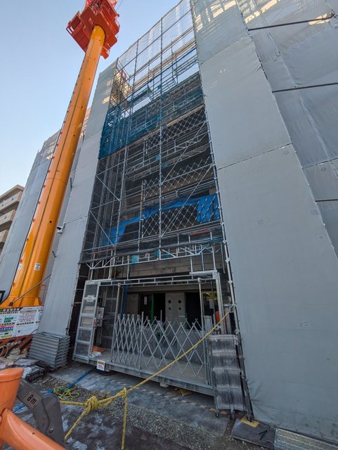 【京都市南区上鳥羽勧進橋町のマンションのエントランス】