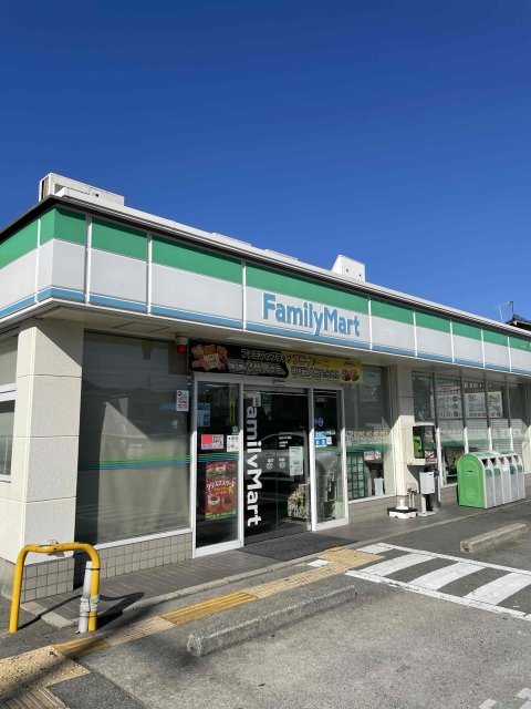 コンビニ　ファミリーマート　加古川平岡店（コンビニ）まで376m