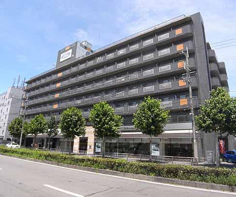 京都市南区東九条下殿田町のマンションの建物外観