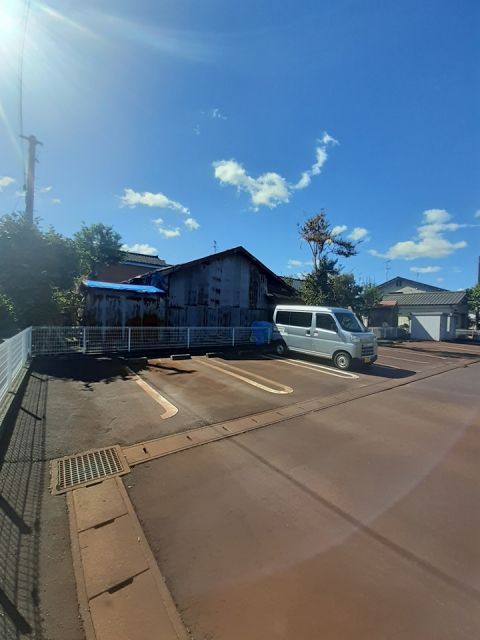 【新発田市西園町のアパートの駐車場】