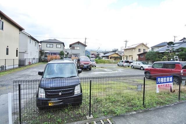 【イーストコートの駐車場】