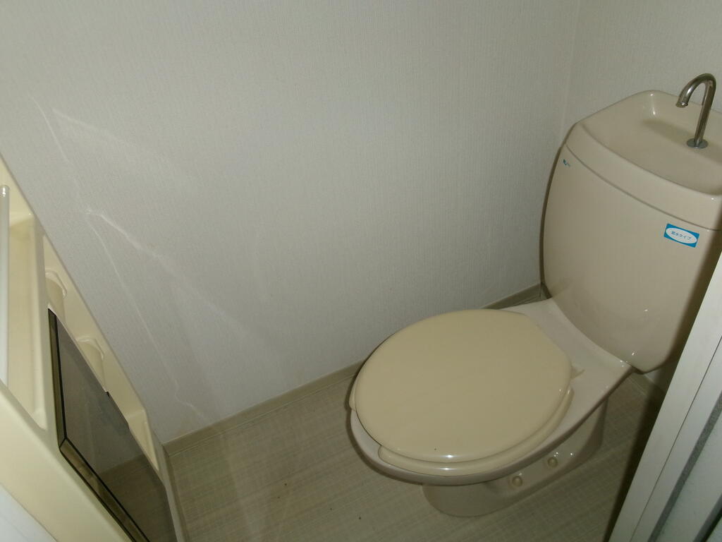 ＪＲ常磐線 泉駅 2階建 築33年のトイレ写真