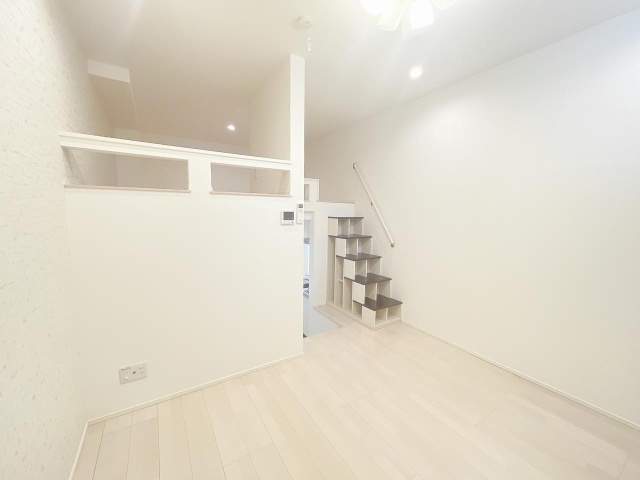 居室・リビング　玄関