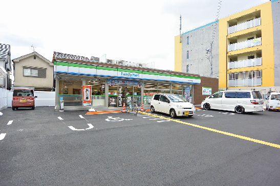 コンビニ　ファミリーマート 枚方牧野本町店（コンビニ）まで606m