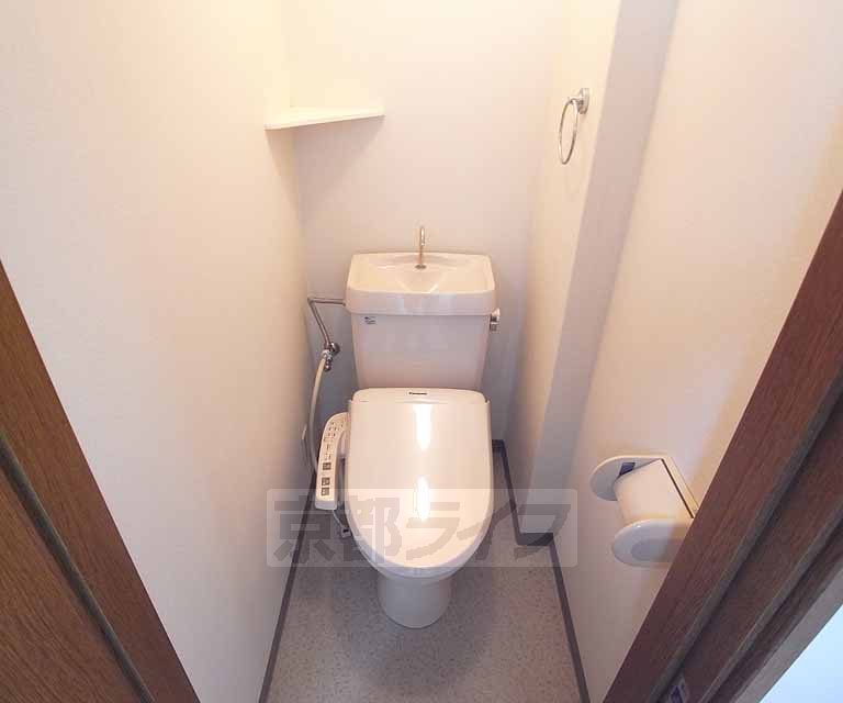トイレ　ウォシュレット付きのトイレです。