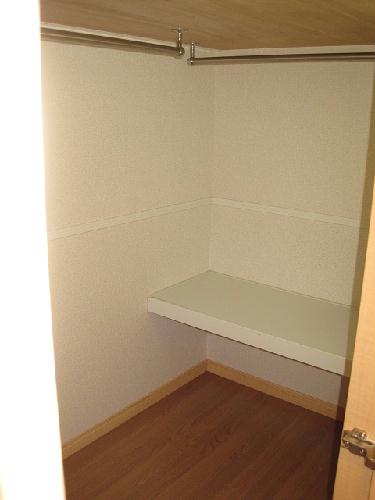 収納　ベッド下