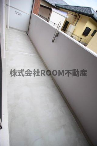 バルコニー　外からの目が気にならないバルコニーで洗濯物が干せます