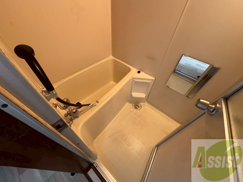 バス・シャワールーム　ユニットバスです。疲れを癒すのに欠かせませんね！