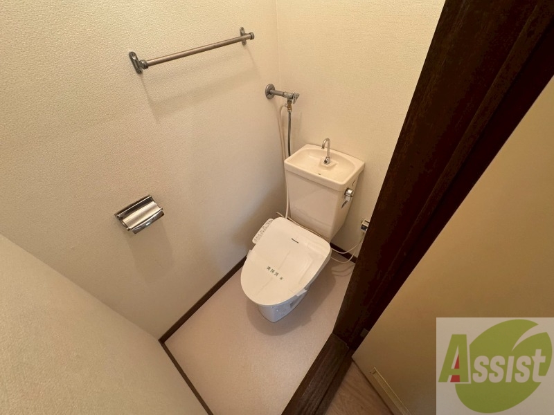 トイレ　こちらはトイレです。清潔感があり、安心して使用できます。