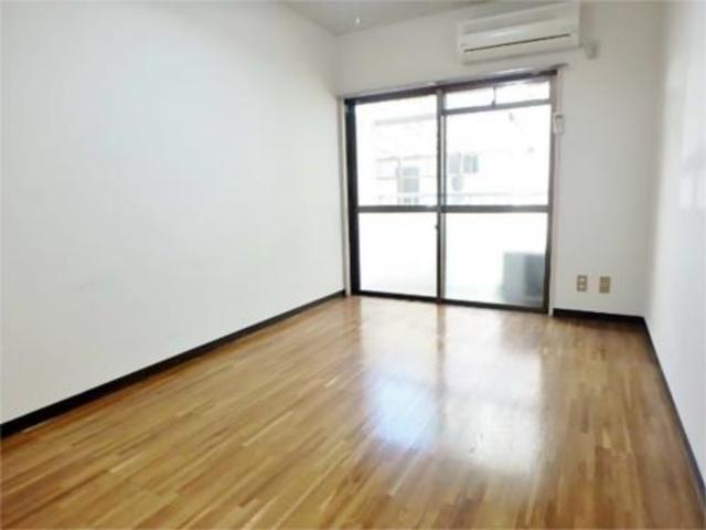 居室・リビング　６帖の洋室です