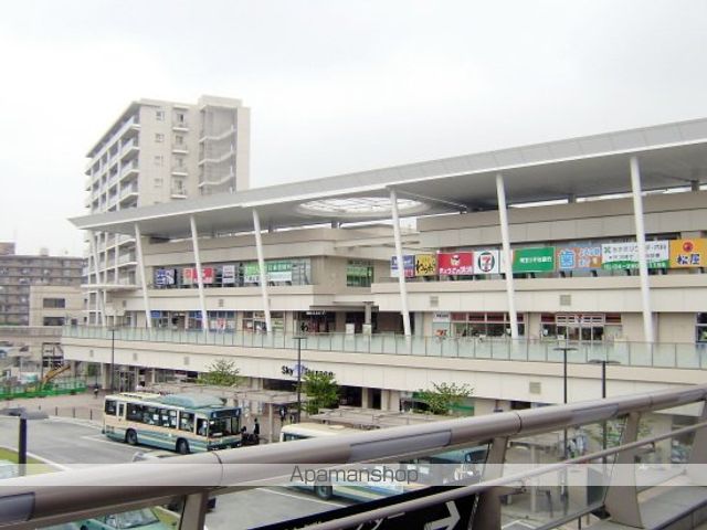 ショッピングセンター　スカイテラス（コンビニ・ドラッグストア・飲食店・美容院他）（ショッピングセンター）まで910m