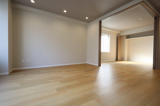 居室・リビング　※別号室の写真です