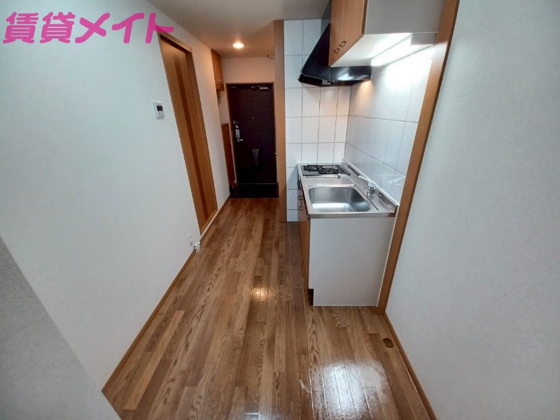 キッチン　同物件別部屋のお写真です。