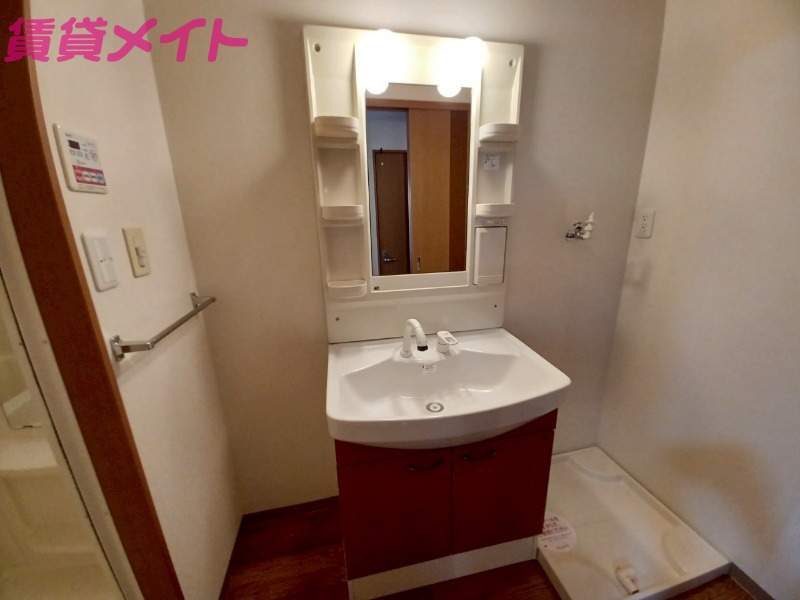 洗面設備　同物件別部屋のお写真です。