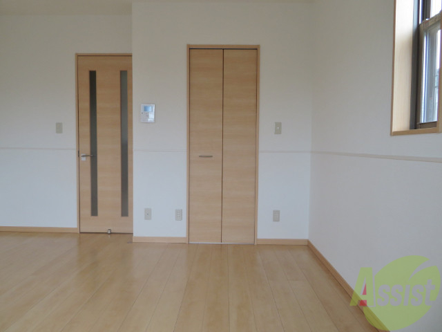 収納　クローゼットです。中に荷物もしまうことができます。