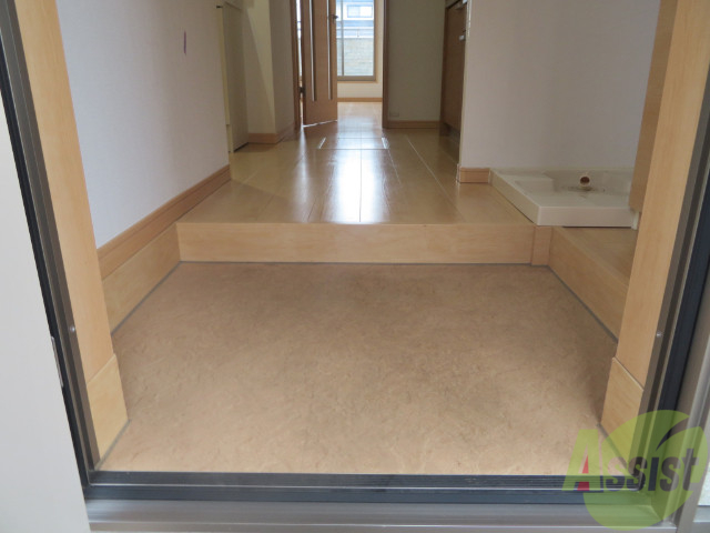 玄関　玄関です。玄関はだいぶ広い印象を受けました。