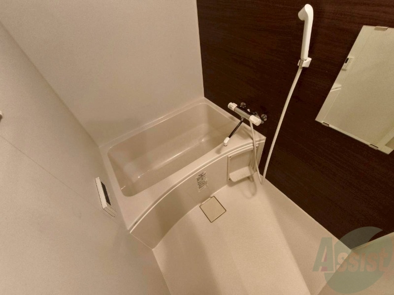 バス・シャワールーム　お風呂になります。一日の疲れを癒してくださいね。